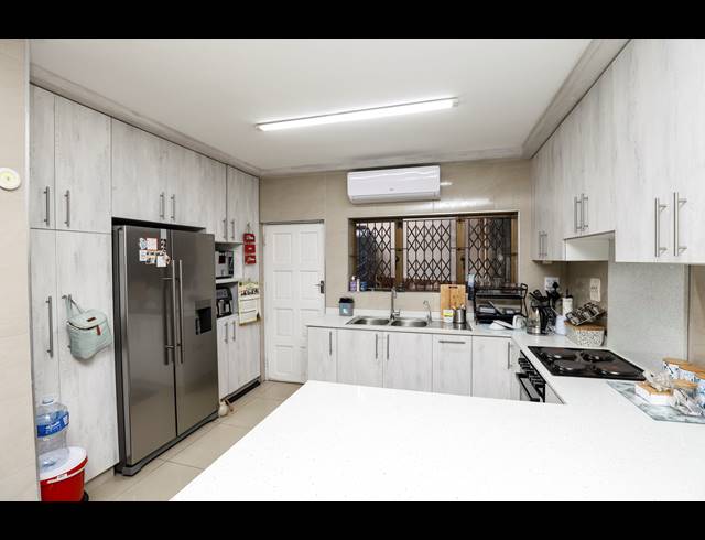 3 BEDROOM SECTIONAL TITLE FOR SALE IN MORNINGSIDE